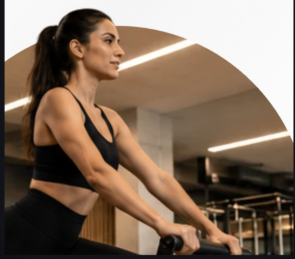 Mulher praticando pilates